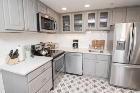 ML316 Stylish Modern Breathtaking Mtn And Trail View EZ Parking